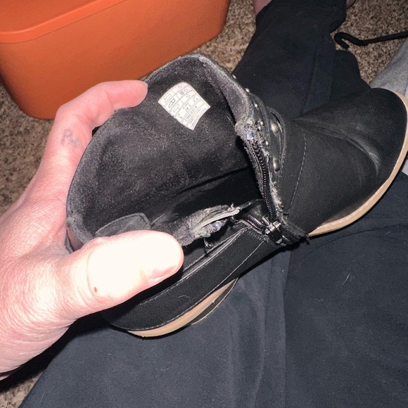 Rocket Dog Ankle Boot Black Women’s 8 Studs Zipper Belted Buckles Worn Twice - Picture 14 of 14